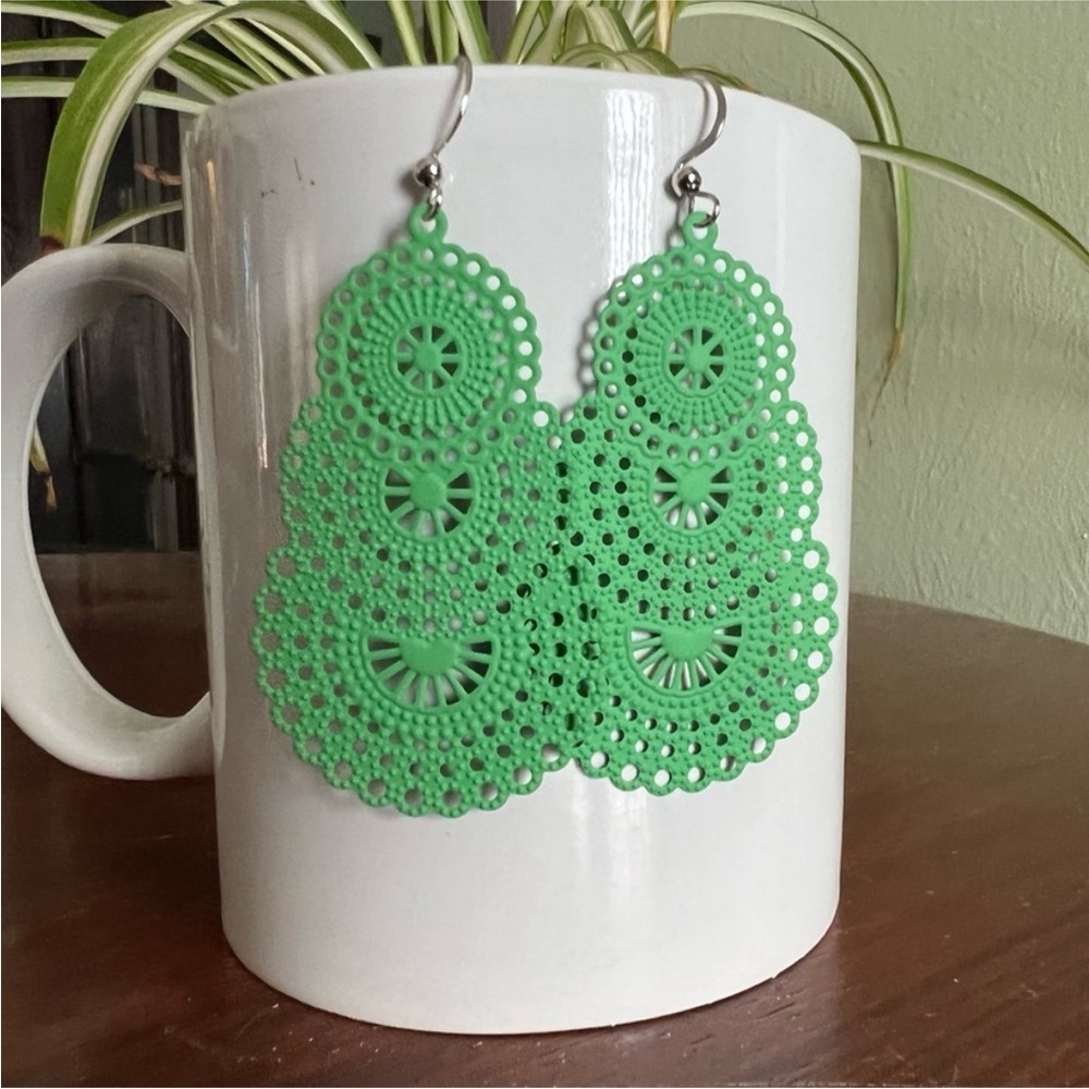 NWT Green Filigree Boho Style Dangle Earrings